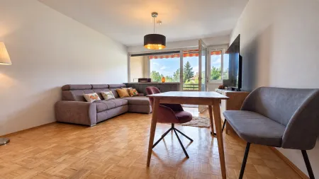 Heller Wohn- und Essbereich Kompagnon Immobilien