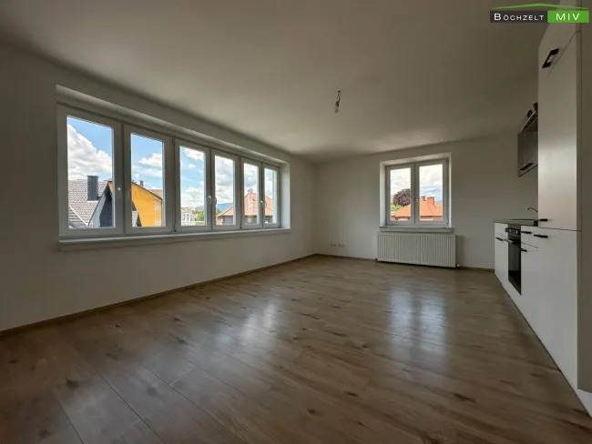 geräumige Wohnung mit Küche & Parkplatz direkt vor dem Wohnhaus - Titelbild