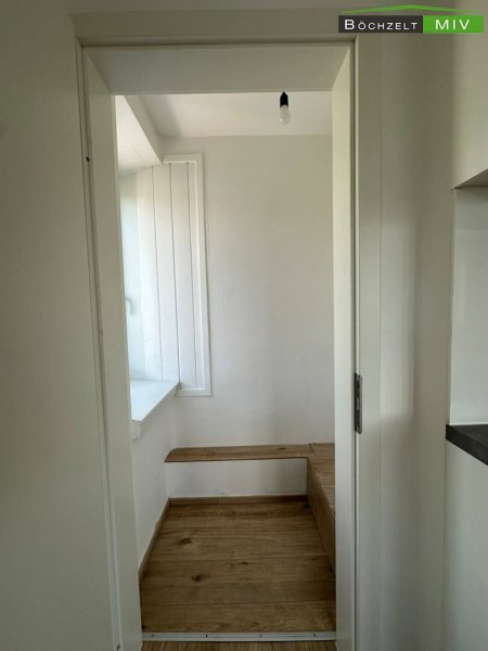 geräumige Wohnung mit Küche & Parkplatz direkt vor dem Wohnhaus