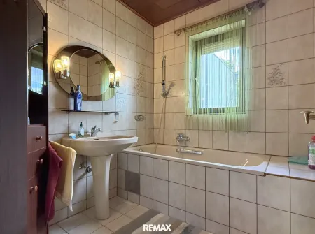 Erdgeschoss - Badezimmer