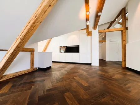 Moderne Küche mit großzügigem Essbereich