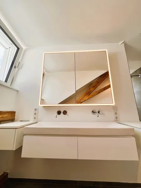 Modernes Doppelwaschbecken