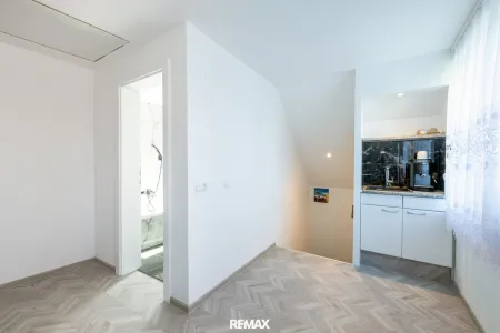 Büro mit Pantryküche