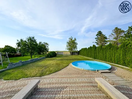 Garten mit Pool 2