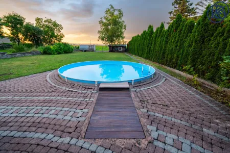 Pool großer Garten