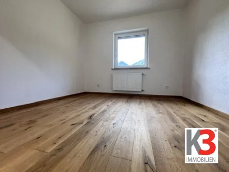 K3 - Viele Möglichkeiten! - Mehrfamilien-, 3-Parteien- oder Einfamilienhaus inklusive großzügiger Büroräumlichkeiten für Homeoffice! Sonnige Grünlage! Wandern, Biken, uvm. direkt vor der Haustüre! - Bild