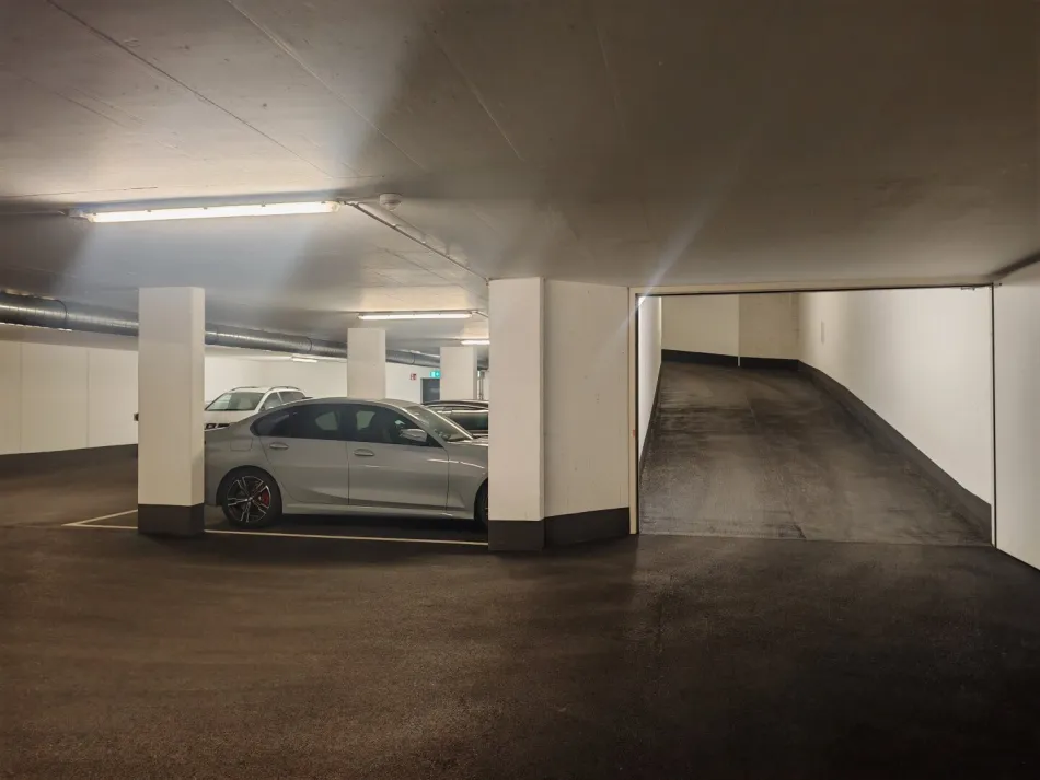 Bequemer Tiefgaragenstellplatz - Bild