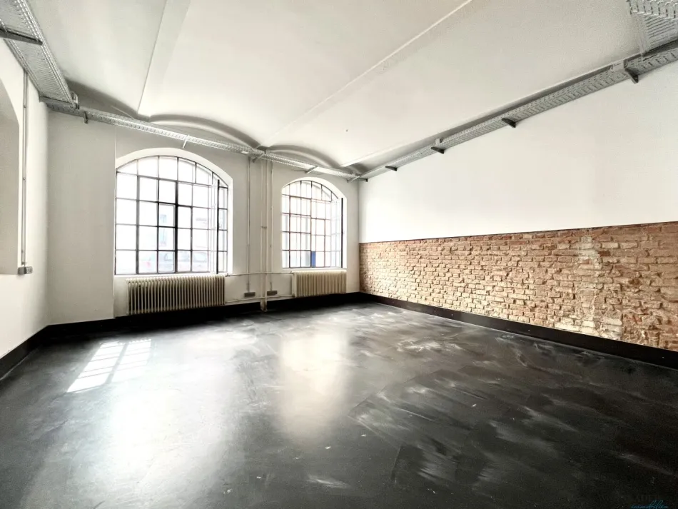 Modernes Loft-Büro in historischer Seidenfabrik – einzigartiger Backsteincharme & hochwertige Ausstattung - Titelbild