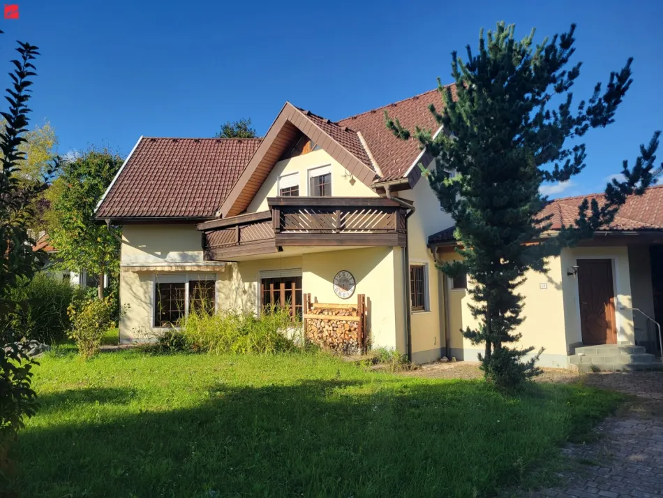 Gediegenes Landhaus mit Einliegerwohnung in Ruhelage - Titelbild