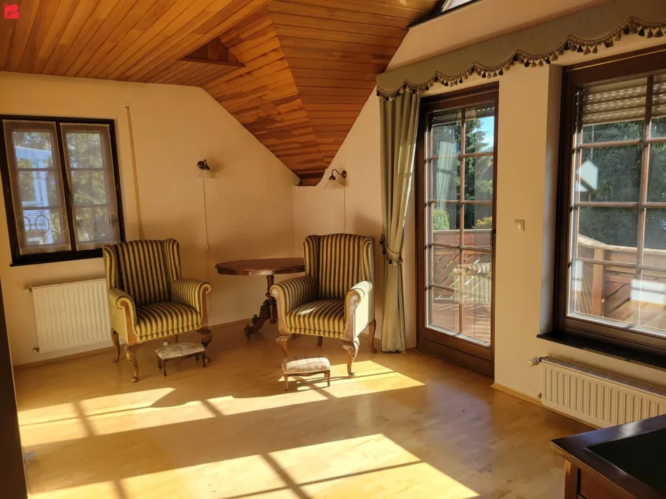Gediegenes Landhaus mit Einliegerwohnung in Ruhelage - Bild