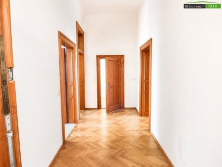 Luxuriöse Altbauwohnung mit großer Wohnküche, möbliertem Schrankraum & sonnigem Eckbalkon im Kremplhof - Leoben Josefee