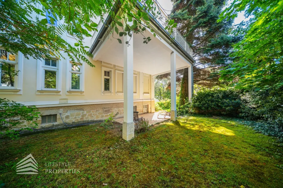 Elegante Villa mit 3 großzügigen Wohneinheiten in Toplage - Bild