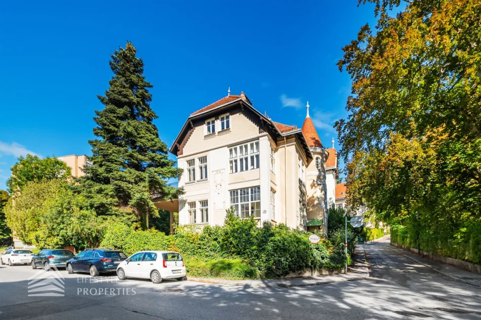 Elegante Villa mit 3 großzügigen Wohneinheiten in Toplage - Titelbild