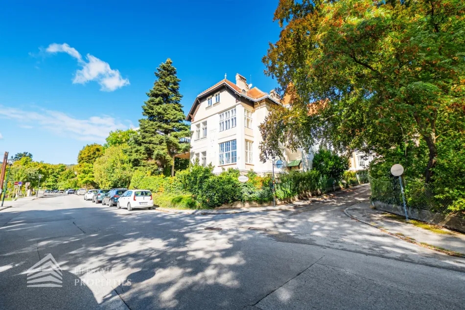 Elegante Villa mit 3 großzügigen Wohneinheiten in Toplage - Bild