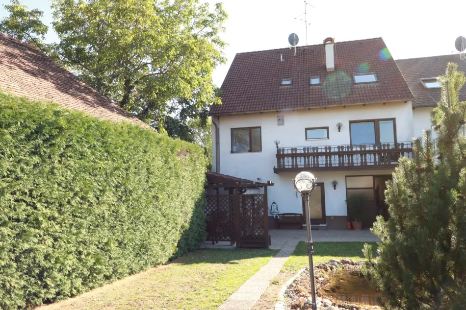 GROSSZÜGIGES Einfamilienhaus! - Titelbild