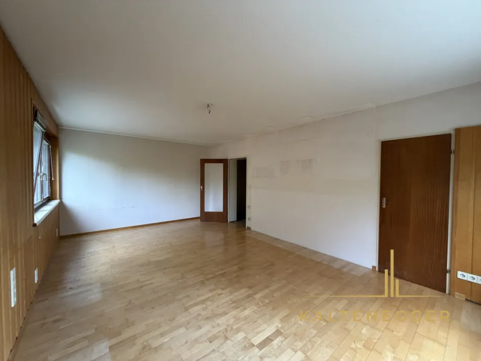 2-Zimmer-Wohnung mit Sanierungspotenzial in begehrter Lage nahe Schönbrunn - Bild