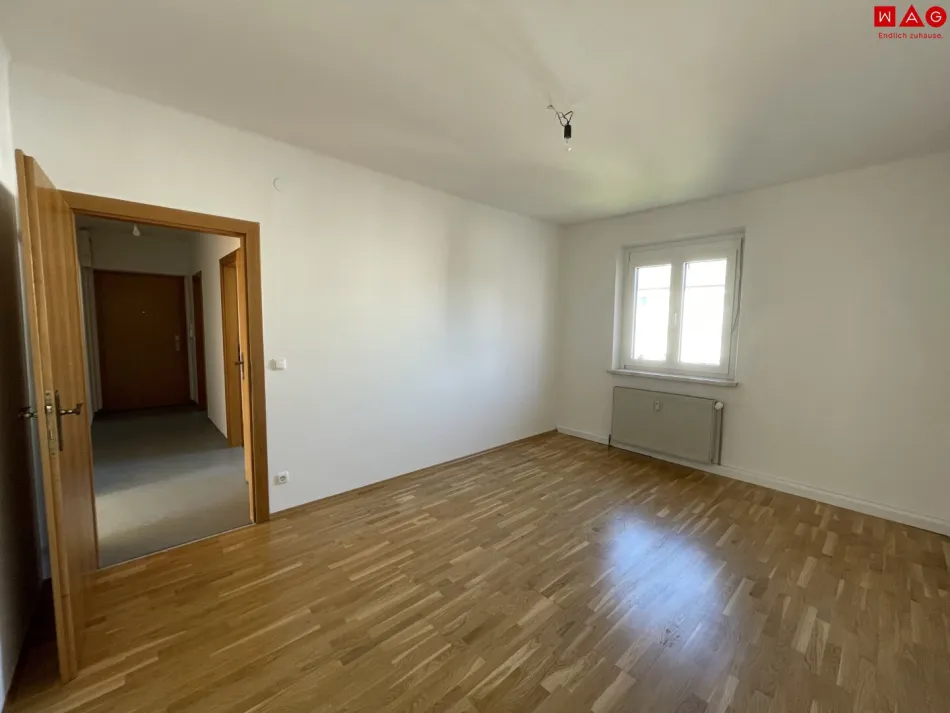 Wohnzimmer mit Balkon