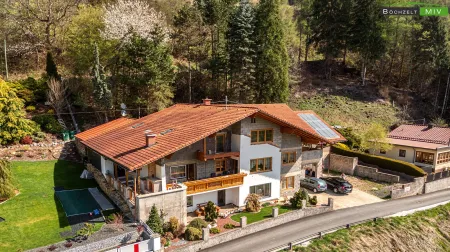 Riesiges Ein- oder Zweifamilienhaus mit 359 m² Wohnfläche, 2 Terrassen, Garage und Fernblick in Thalheim