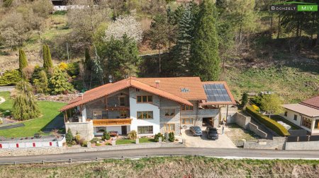 Riesiges Ein- oder Zweifamilienhaus mit 359 m² Wohnfläche, 2 Terrassen, Garage und Fernblick in Thalheim