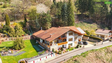 Riesiges Ein- oder Zweifamilienhaus mit 359 m² Wohnfläche, 2 Terrassen, Garage und Fernblick in Thalheim