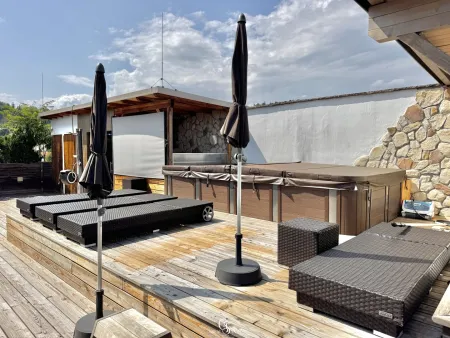 Ihre private Dachterrasse mit Swimspa und Lounge-Bereich