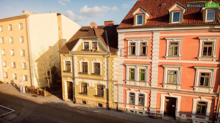 Sanierungsbedürftige Altbauwohnung in Leobener Stadtvilla am Mareckkai - Mehrheitsanteil und Mieteinnahmen mit Murblick