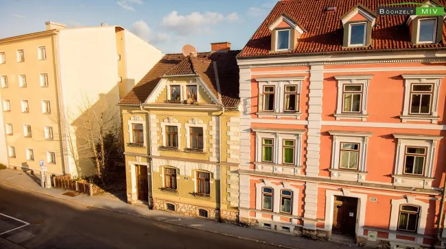 Sanierungsbedürftige Altbauwohnung in Leobener Stadtvilla am Mareckkai - Mehrheitsanteil und Mieteinnahmen mit Murblick - Titelbild