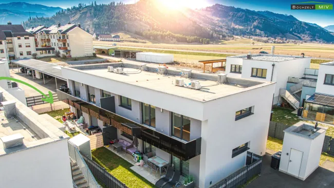 Neubau-Wohnung mit 3 Zimmern, 90 m² Garten und 2 Parkplätzen in moderner Siedlung in Wasendorf - Titelbild