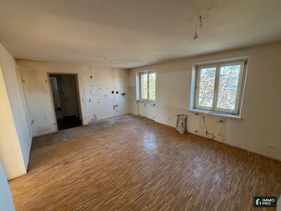 Generalsanierte 1,5-Zimmer Wohnung mit Einbauküche - Bild
