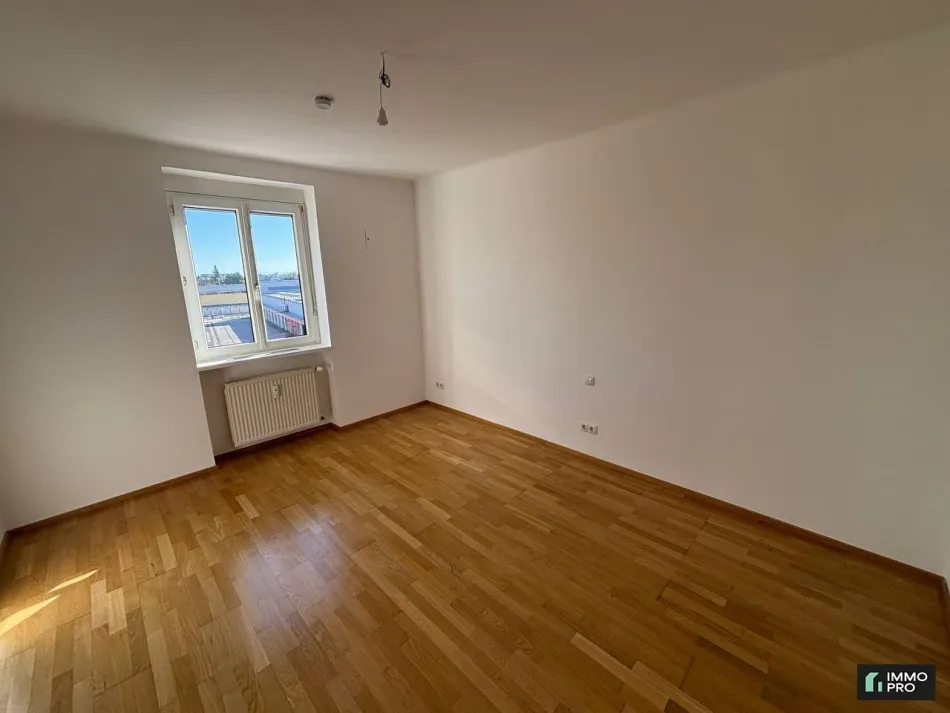 Helle 3-Zimmer Wohnung mit moderner Einbauküche - Bild