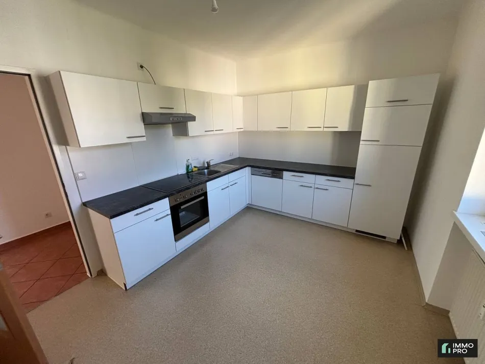 Helle 3-Zimmer Wohnung mit moderner Einbauküche - Bild