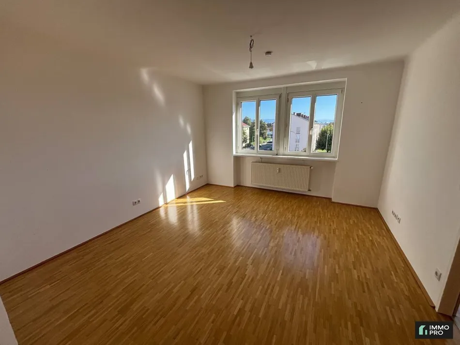 Helle 3-Zimmer Wohnung mit moderner Einbauküche - Titelbild
