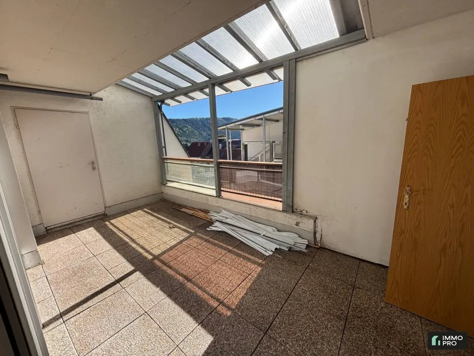 Schöne 1,5-Zimmer-Wohnung mit Dachterrasse und Loggia - Bild