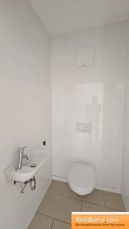 Toilette mit Handwaschbecken