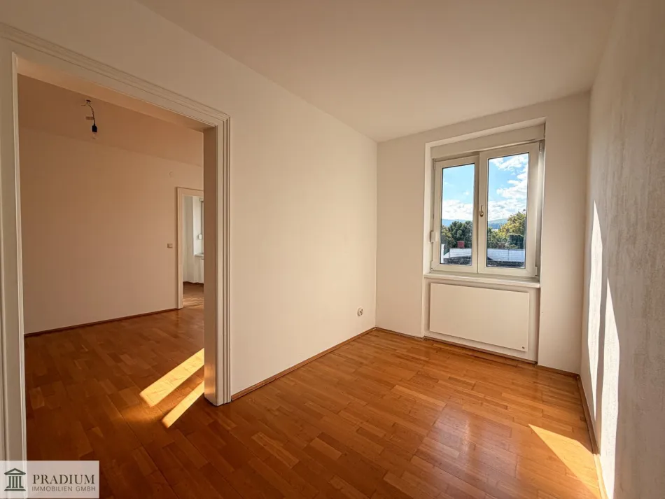 2-Zimmer-Altbauwohnung zwischen Grüner Markt und Kurpark - Bild