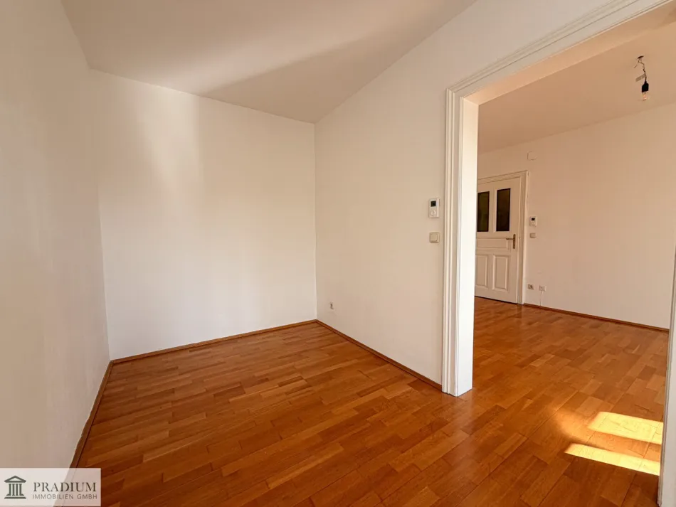 2-Zimmer-Altbauwohnung zwischen Grüner Markt und Kurpark - Bild