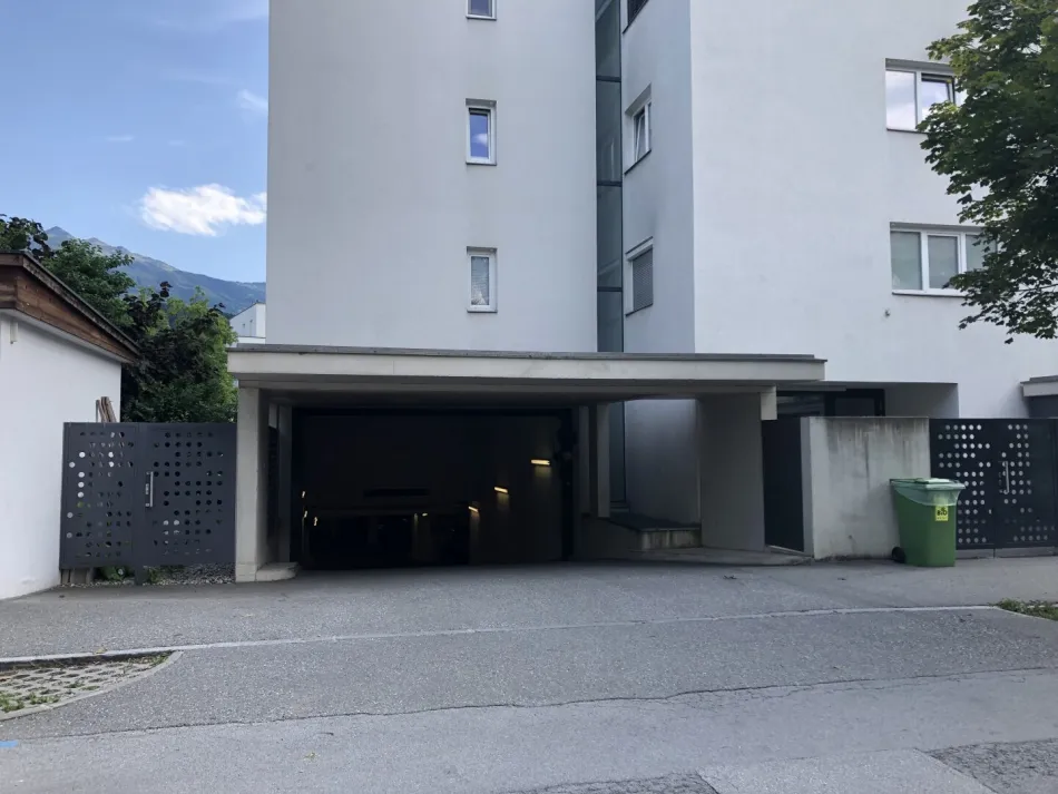 Tiefgaragenplatz Hall Schumacherweg / Straubstraße - Titelbild