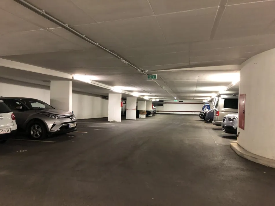 Tiefgaragenplatz Hall Schumacherweg / Straubstraße - Bild