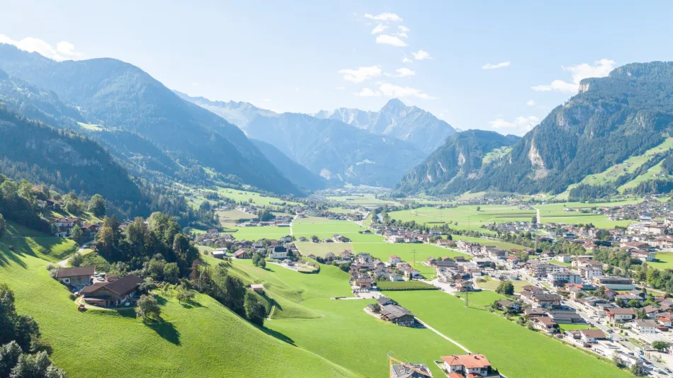 4-Zimmer-Wohnung mit zwei Balkonen und Panoramablick ins Zillertal - Titelbild