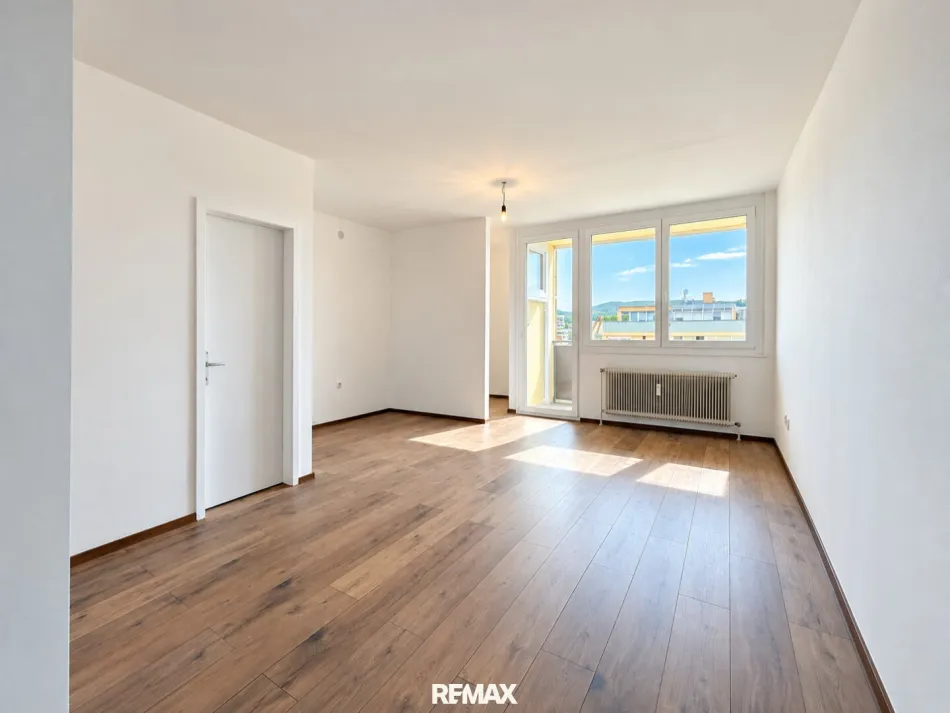 **** Teilsanierte 35,7-m² ruhige Stadtwohnung im 5.OG mit Loggia, Parkplatz und Keller – ideal für Singles, Graz-Pendler und Anleger **** - Bild