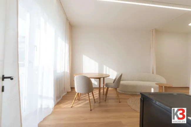 K3 - Salzburg/Elisabeth-Vorstadt - Stilvoll modernisierte Garconniere mit durchdachtem Raumkonzept & Balkon – bezugsfertig möbliert!!! - Titelbild