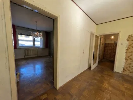 Zugang Zimmer 2 mit ca. 13,9 m²