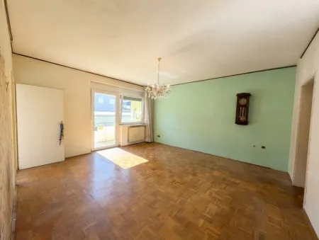 Wohn-/Essbereich mit ca. 22,2 m²