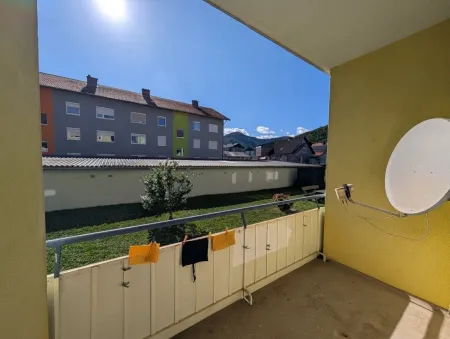 überdachter Balkon mit SW-Ausrichtung
