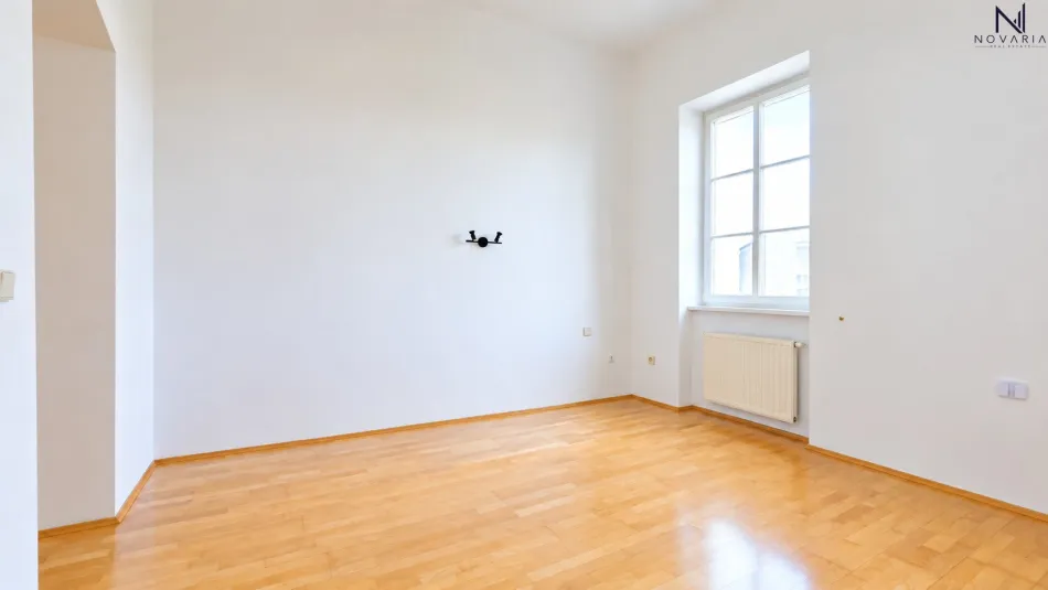 Charmante 2-Zimmer-Altbauwohnung in begehrter Lage von Baden - Titelbild