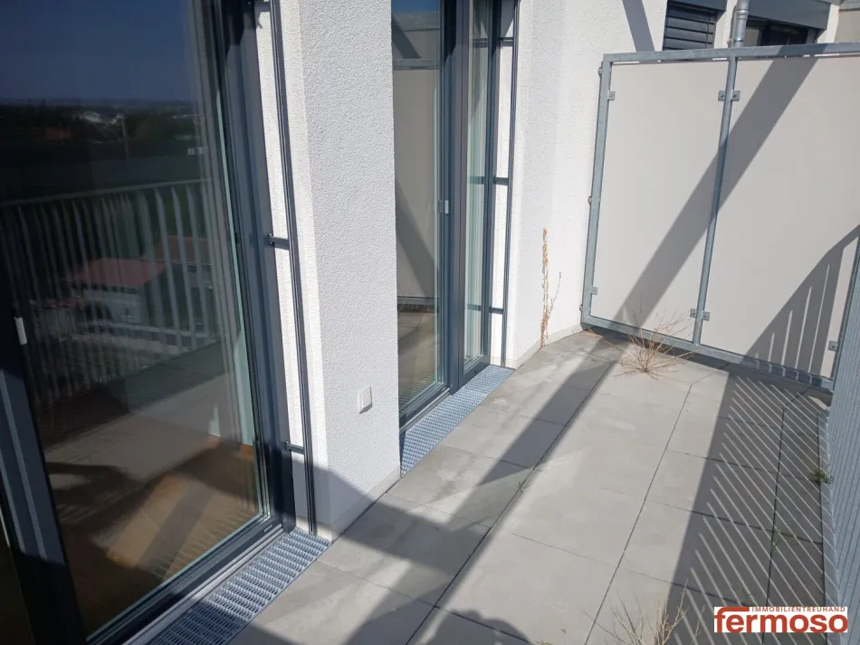 Neuwertige 2-Zi Wohnung mit Balkon und Stadtblick in 1100 Wien – Miete 999 € - Bild