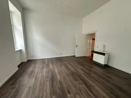 Sanierte Büro- Praxisfläche/Atelier Nähe U4!