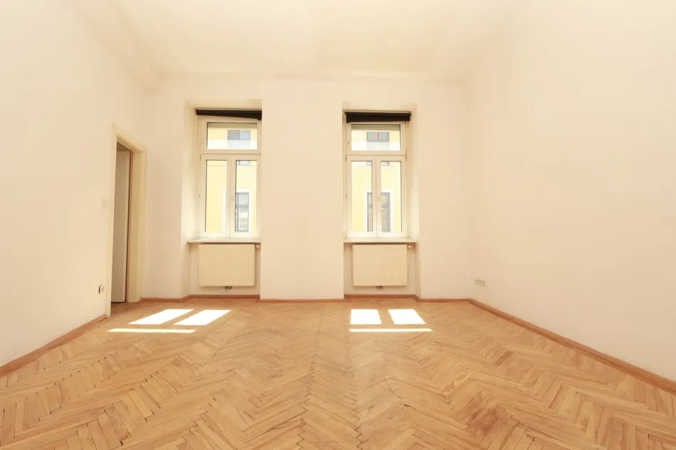 SONNIGER ALTBAU! - Bild