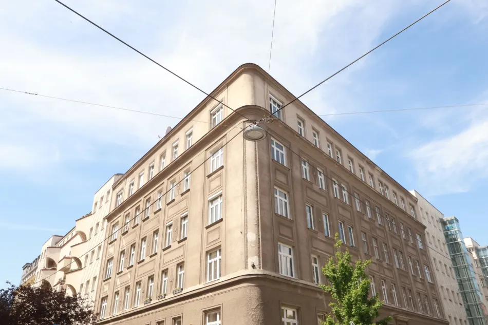 SONNIGER ALTBAU! - Titelbild