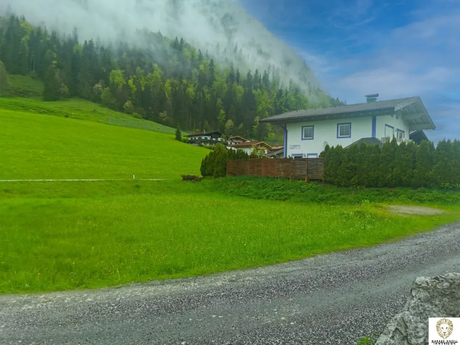 Wunderschönes Baugrundstück in Sonnenlage von St. Ulrich am Pillersee - Titelbild